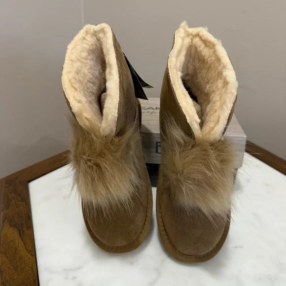 NIB BearPaw Women's Brown Suede Boots with Faux Fur Accent POMPOM - Picture 3 of 6